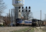 RNCX 1869 leads train 75 past NS train 351